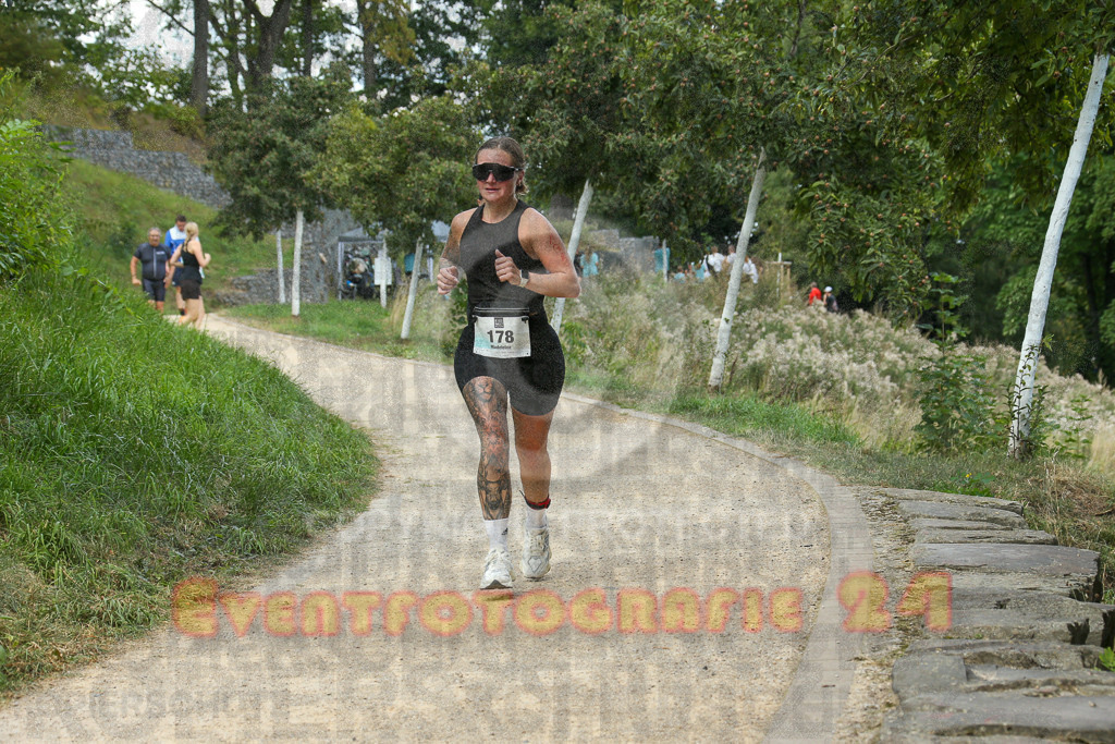250824_1258_EX1_1049 | Sportfotografie im Rhein-Sieg Kreis, Köln, Bonn, NRW, Rheinland Pfalz, Hessen, etc. Unser Tätigkeitsfeld umfasst den Laufsport vom Volkslauf über den Marathon, Duathlon, Triathon bis zum Ultralauf wie Kölnpfad Ultra oder Schindertrail.
