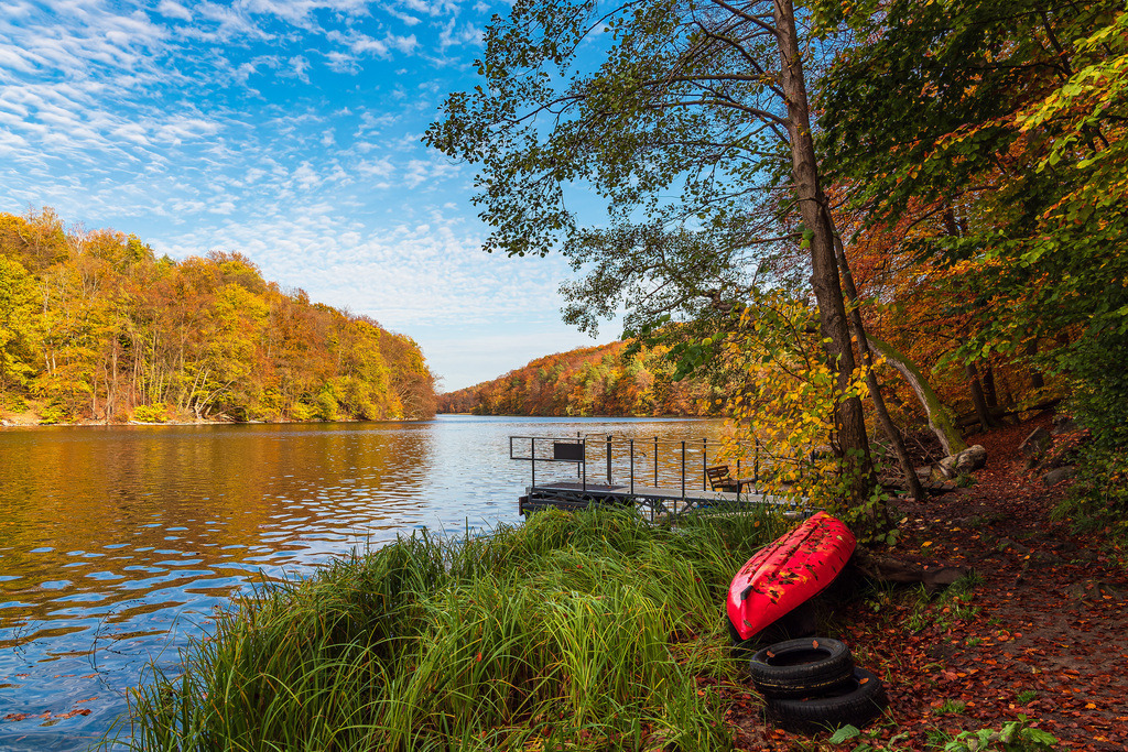 Blick über den See Schmaler Luzin auf die herbstliche Feldberger Seenlandschaft | Blick über den See Schmaler Luzin auf die herbstliche Feldberger Seenlandschaft.
