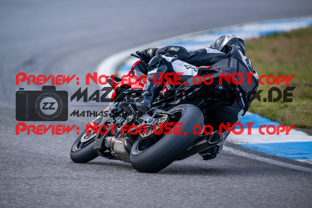 MaZZes_Fotomatrix_20240317_6007705_0927 | Fotograf Mathias Schmid
Sportfotograf,
Eventfotograf,
Hochzeitsfotograf,
Portraitfotograf