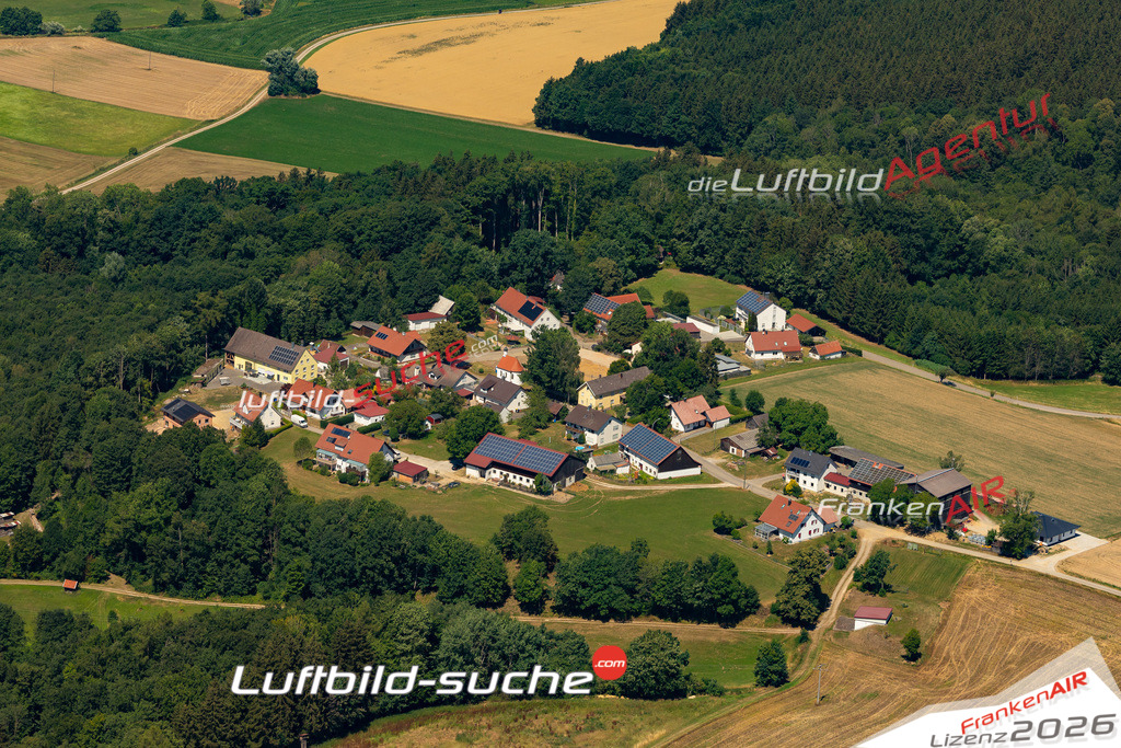 Die Luftaufnahme Waltenberg - Ebershausen wurde 2022 vom Flugzeug aus (keine Drohne) erstellt. Hohe Auflösung -für große Poster und Wandbilder geeignet - Garantiert!