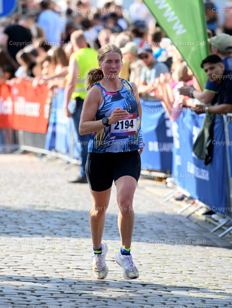 20250613_9368 | Platz 3 weiblich PAULTYN Charlotte  / TSG Hatten Sandkrug / 5km Holsten-Galerie-Lauf / Holstenköstenlauf 2025 / Kleinflecken / 24534 Neumünster / 13.06.25 - Realisiert mit Pictrs.com