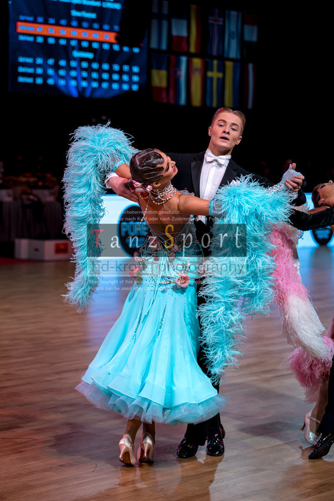 20251214_Baltic-Trophy_2556-2 | Tanzsportbilder, Standardtanz, Lateintanz, WDSF, DTV, LTVB, dancecomp, goc, hessen tanzt, blaues band der spree, walzer, tango, wiener walzer, slowfox, quickstepp, samba, rumba, cha-cha-cha, paso doble. jive, hd-kroft photography, turniertanzsport
