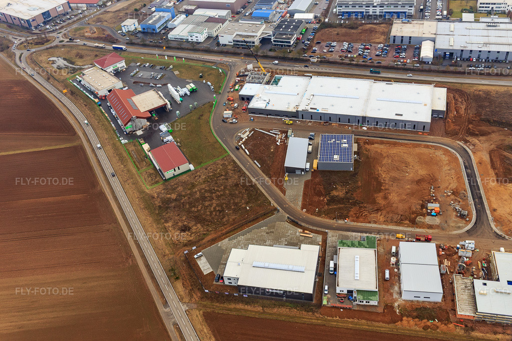Luftbild: Gewerbepark W II mit HELLMANN Kunststoff- & Metallgrosshandel GmbH, Schreinerei Karsten Kremel, PLAMECO Spanndecken Südpfalz, Klarsicht-Verpackungen Weber GmbH und Raiffeisen Agrarhandel Pfalz GmbH (Herxheim) in Herxheim bei Landau im Bundesland Rheinland-Pfalz in Deutschland. Foto: IMG_096557.jpg vom 02.02.2017 durch Werner Riehm/FLY-FOTO.deWWW.AGRAR-PFALZ.DE