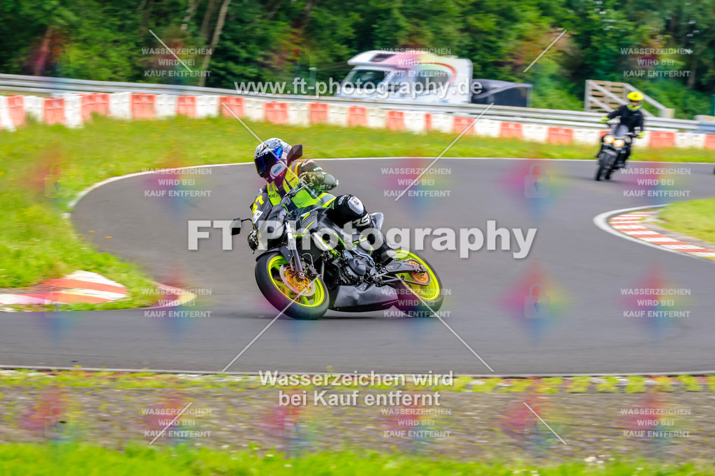 VBK-7695 | Hier findet Ihr Bilder von Touristenfahrten auf der Nürburgring Nordschleife oder von anderen Veranstaltungen die ich besucht habe. Viel Spass beim Durch Schauen 