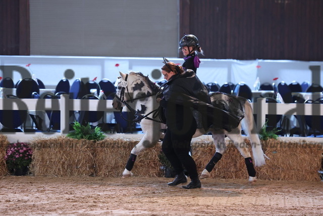 Marbacher_Wochenende_2023_Finale_Kids-Cup_Führzügelklasse_Gruppe_02 (28) | Alle Fotos der Reiterjournal Fotografin Doris Matthaes im Reiterjournal Online-Fotoshop. - Realisiert mit Pictrs.com