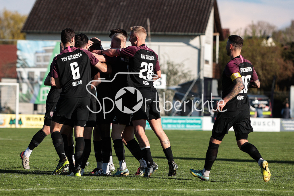 FC Pipinsried - TSV Buchbach | Jubel der Gaeste nach dem Tor zum 0-1 durch Daniel MUTEBA (TSV #16) / Torjubel