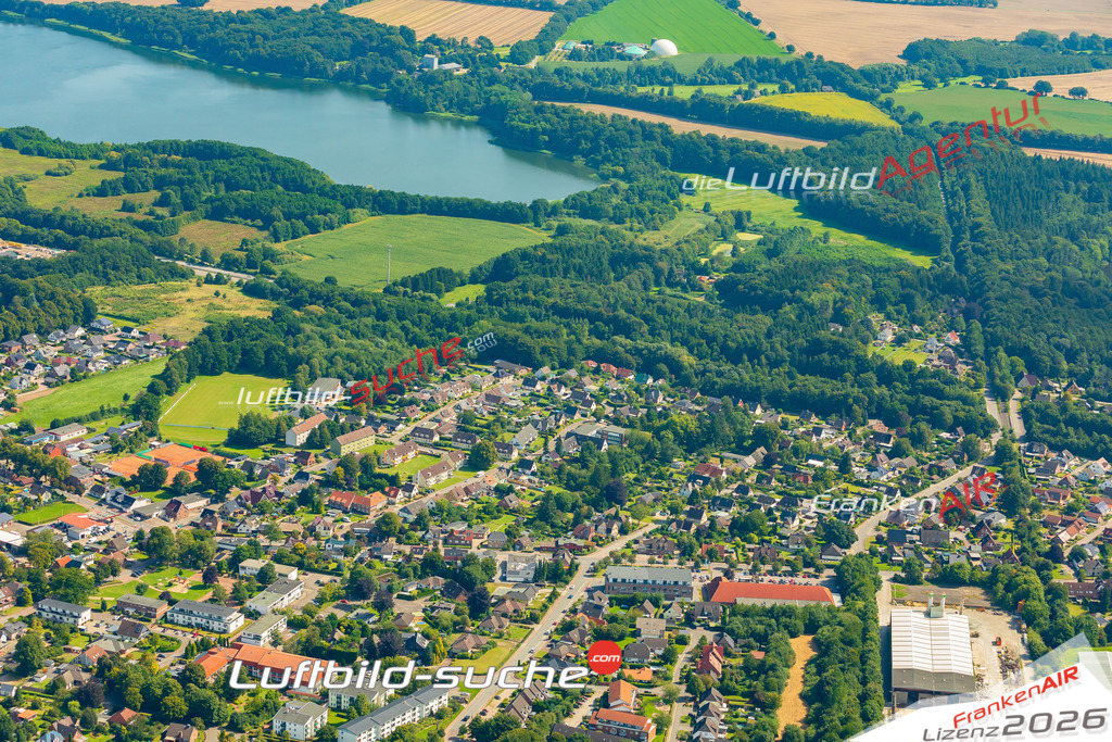 Stadt Wankendorf von Oben- Die Luftaufnahme wurde 2025 vom UL-Flugzeug heraus erstellt ( keine Drohnenaufnahme ) - Hochauflösende Luftaufnahme - für Wandbilder und großformatige Ausdrucke geeignet. Das besondere Geschenk!Hier alle&nbsp;Infos zur Lizenzierung der LuftaufnahmeWir fliegen auch dieses Jahr wieder in Ihre Region um Luftbilder zu erstellen.- Luftbild anfragen