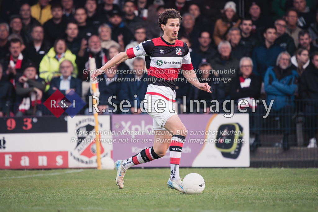 RS-1-118040 | Max Düwel (#9, AFC) am Ball