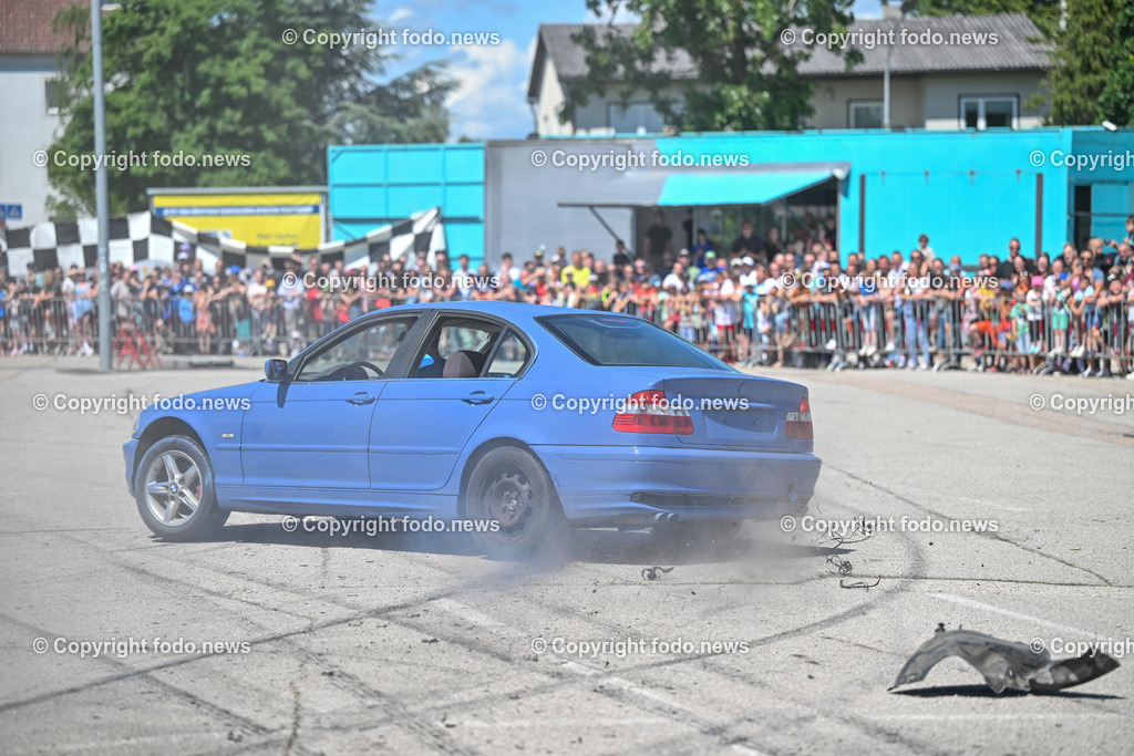 Linz_ Autostunt_ Monstertruck_ Show_ 20.05.2024-3 | 20.05.2024, Linz, AUT, Stuntshow, im Bild Linz, Autostunt, Monstertruck, Show, Schrottauto, Stuntman, Motor, Artistik, Ueberschlag, Feuershow, Zuschauer