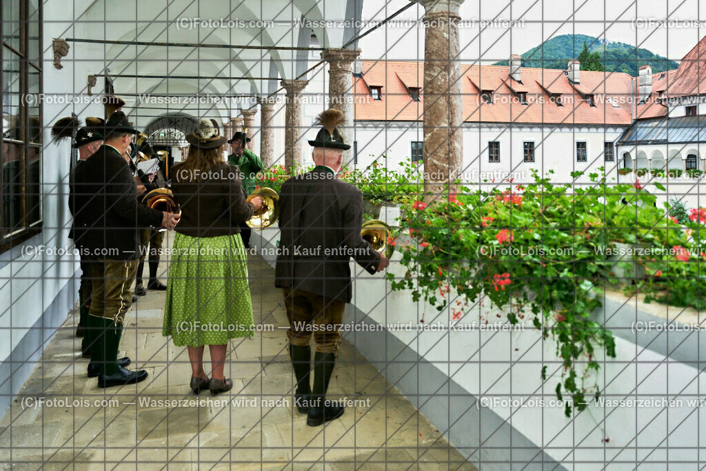 ALP3687_Jeanne de Ferrette_Jagdhormblaeser Gaming | (C)FotoLois.com, Alois Spandl, 700stes Hochzeitsjubiläum - Albrecht II. mit Johanna von Pfirt in Thann (FR) im März 2024. Empfang des Organistionskommitees aus der Region Ferrette (Pfirt)/Thann aus dem Elsass mit Empfang durch die Stadtgemeinde und Bezirkshauptmannschaft Scheibbs im Schloss Scheibbs und anschließender Kranzniederlegung in der Kartausenkirche über der Krypta des Gründerehepaares durch Mitglieder des Templer Ordens im Beisein von Mitgliedern der Goldhaubengruppen, Fr 22. September 2023.