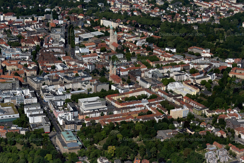 4035181 | BRAUNSCHWEIG 31.07.2020 Stadtansicht des Innenstadtbereiches an der Fallersleber Straße in Braunschweig im Bundesland Niedersachsen, Deutschland. // City view on down town in Brunswick in the state Lower Saxony, Germany. Foto: Gerhard Launer