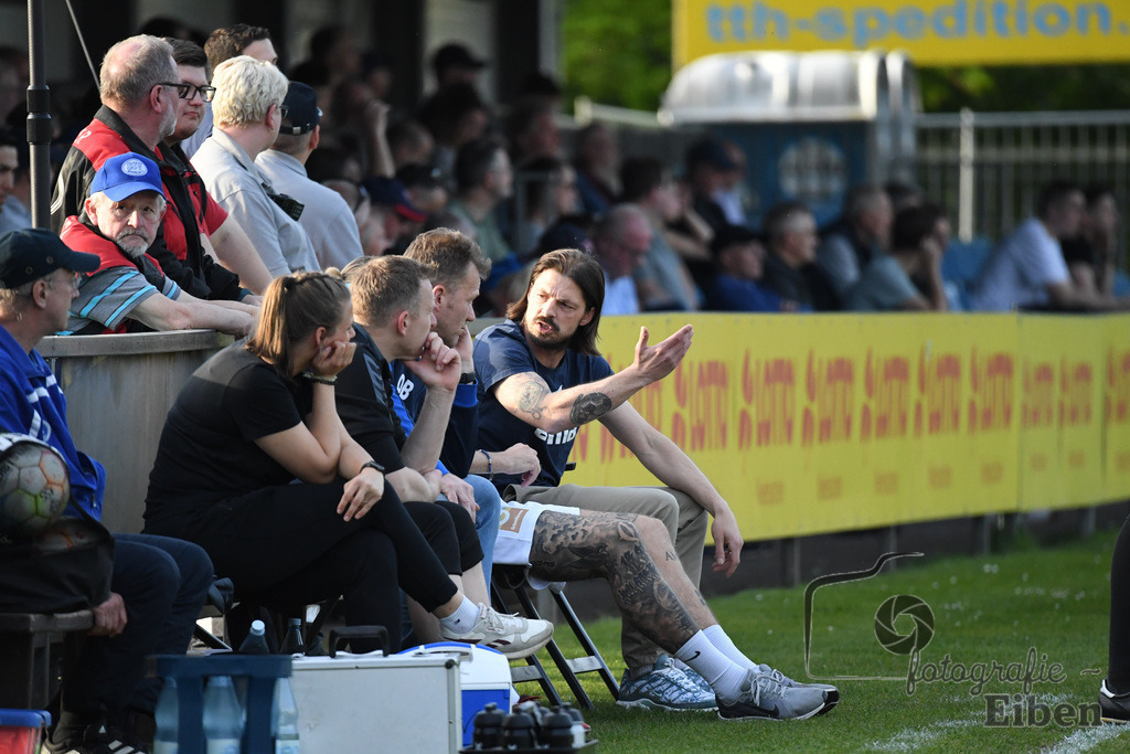 SSV Jeddeloh-SV Drochtersen/Assel | Herren Regionalliga; SSV Jeddeloh (blau)-SV Drochtersen/Assel (rot) am 30.04.2024; in Jeddeloh (53-Acht Arena), Photo: Philip Eiben 2024 - Realisiert mit Pictrs.com