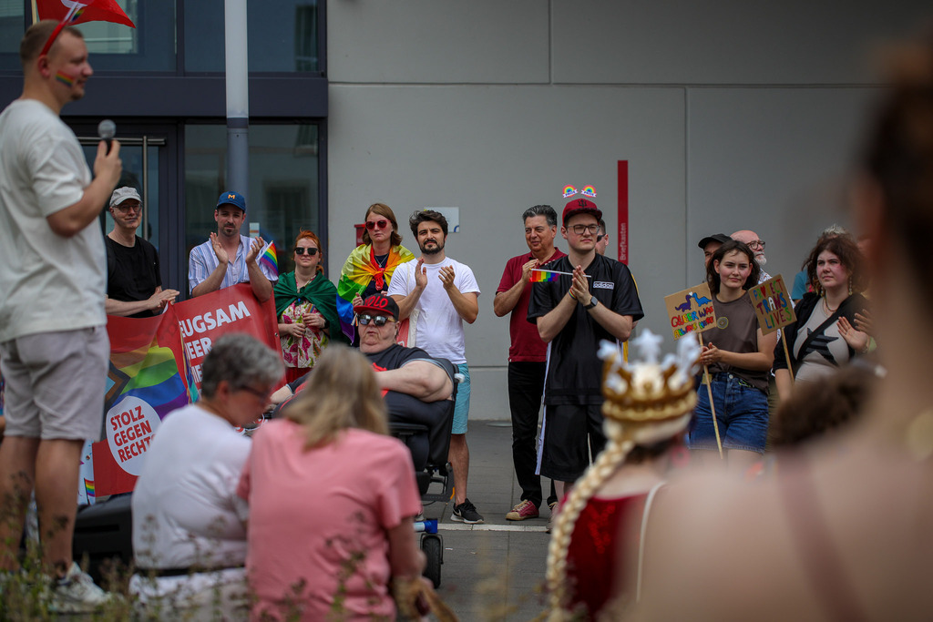 CSD_Moers_190725_144 | Bildergalerie von Sport-Ereignissen aber auch von weiteren spannenden Dingen - nicht nur vom Niederrhein. In Anlehnung an den bekannten Spruch von Hanns Dieter Hüsch heißt das Motto: "Niederrhein ist überall".  - Realisiert mit Pictrs.com