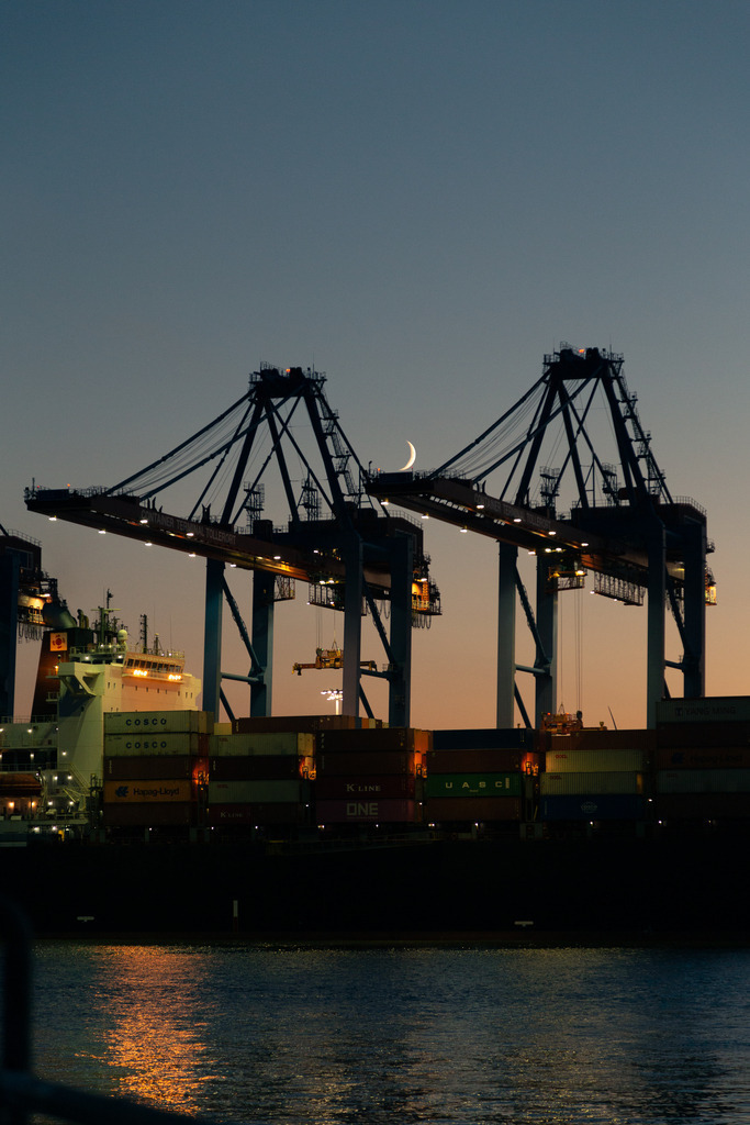 Der echte Hamburger Hafen 13 - URBANISTER | Durch die Stadt gehen, als wohnte man woanders. Fotografie, subjektiver Urbanismus und aktiver Müßiggang. - Realisiert mit Pictrs.com