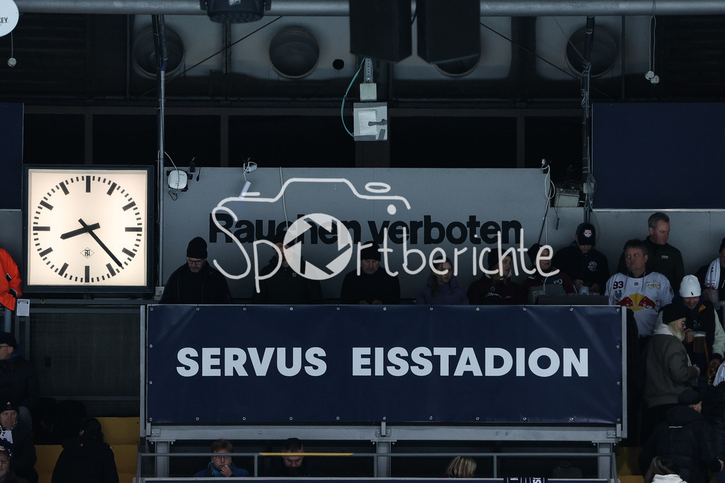 EHC München - Augsburger Panther | Die Muenchner verabschieden sich von der Eishalle beim letzen Vorrundenspiel der DEL Saison gegen Augsburg / Servus Eisstadion / Nostalgie / Symbolbild
