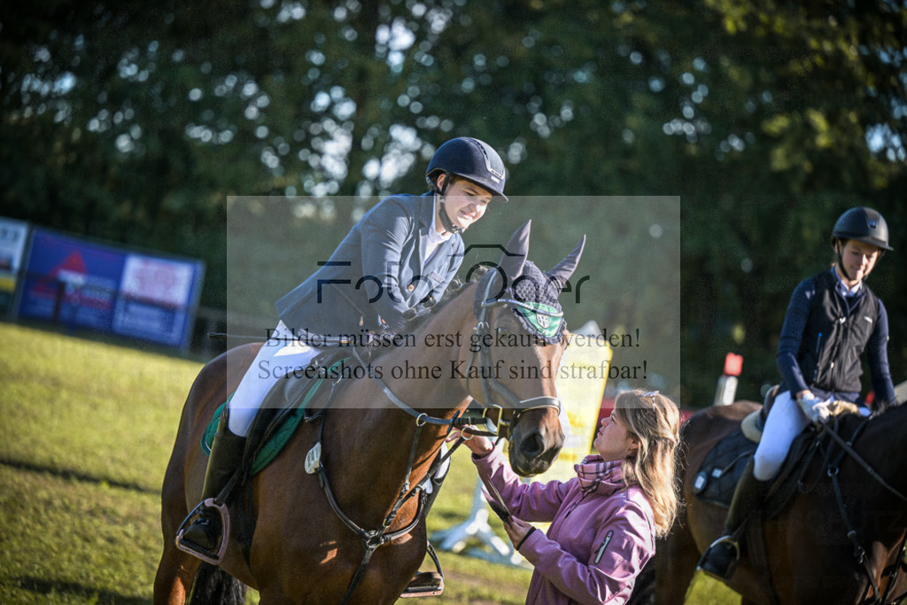 DOS_0021 | Entdecke hochwertige Reitturnierfotos von Foto Oger. Professionell, emotional und authentisch – jetzt Lieblingsmomente im Shop bestellen.Deutschlandweite Turnierfotografie. - Realisiert mit Pictrs.com