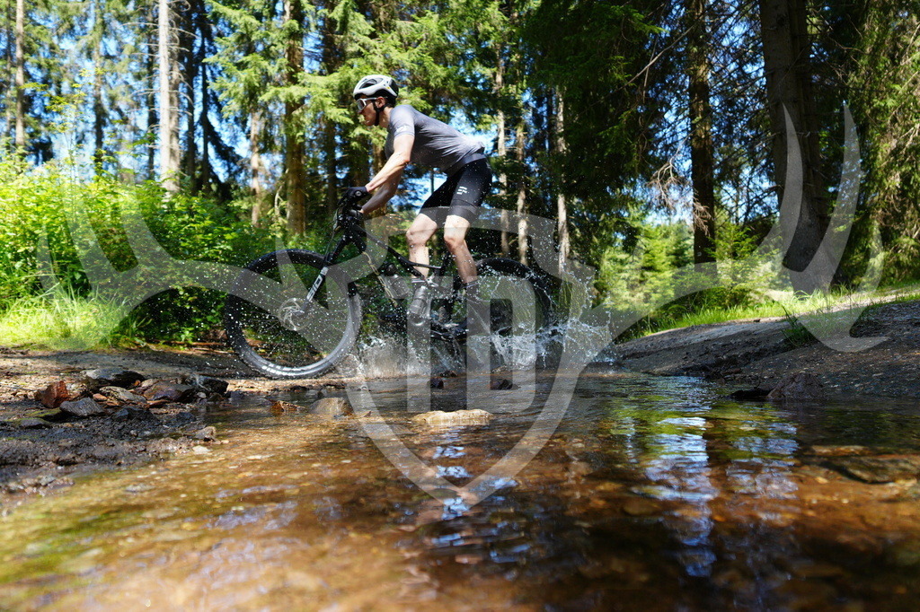 FC604682 | Fotogalerie der Treibjagd im Dunkelwald - Dein MTB Etappenrennen im Erzgebirge - Realisiert mit Pictrs.com