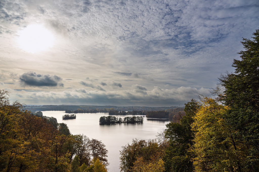 Blick vom Reiherberg über den Haussee auf die Feldberger Seenlandschaft | Blick vom Reiherberg über den Haussee auf die Feldberger Seenlandschaft.