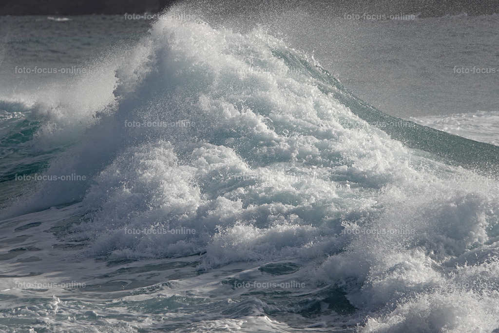 Wild waves | Atlantic breakwater