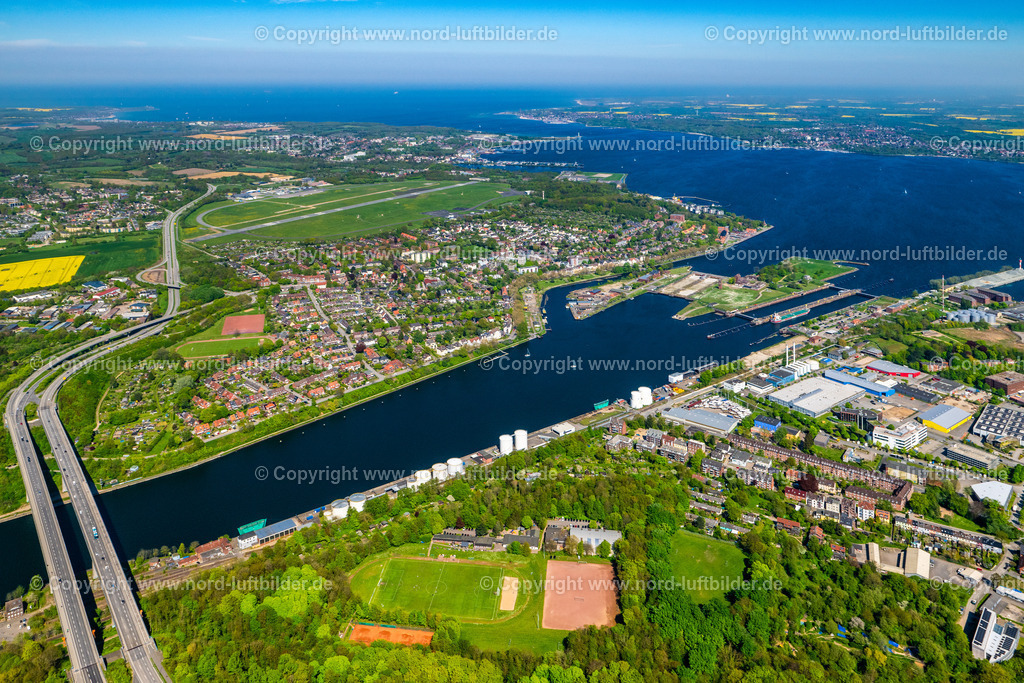 Kiel_Holtenau_Nordostsee_Kanal_SchleuseELS_6099010524 | KIEL 01.05.2024 Schleusenanlagen am Ufer der Kiel-Holtenau Schleuseninsel am Nord-Ostsee-Kanal in Kiel im Bundesland Schleswig-Holstein. Weiterführende Informationen bei: Kiel-Marketing GmbH,  Wasser- und Schifffahrtsdirektion Nord. // Locks - plants on the banks of the waterway Nord-Ostsee-Kanal in Kiel in the state Schleswig-Holstein. Further information at: Kiel-Marketing GmbH,  Wasser- und Schifffahrtsdirektion Nord. Foto: Martin Elsen