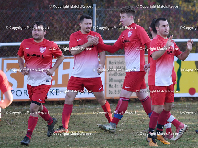 ulm | Fussball Kreisliga A 2  2018/2019    18.11.2018SG Rexingen / Dettingen - ASV NordstettenTEAMJUBEL ASV nach dem Siegtreffer zum 0-1; Chris Hellstern, Torschuetze Patrick Vincze, Marius Saiber und Tim Hellstern (v.li.)FOTO: ULMER PressebildagenturxxNOxMODELxRELEASExx