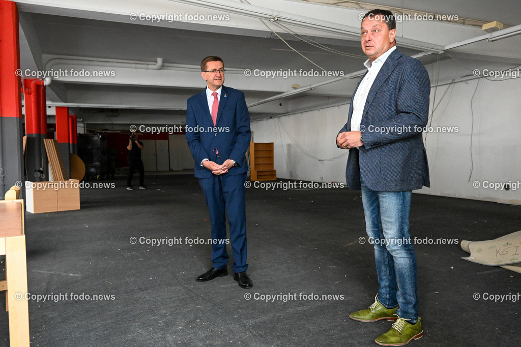 Pressekonferenz LR Markus Achleitner (VP)_ Neues Aktionsprogramm zur Orts- und Stadtkernbelebung in Ooe_ 08.05.2023-7 | 08.05.2023, Perg, AUT, Pressekonferenz LR Markus Achleitner (VP), Neues Aktionsprogramm zur Orts- und Stadtkernbelebung in Ooe, im Bild LR Markus Achleitner (VP), Labg. Anton Foschauer (VP, Bgm. Perg)