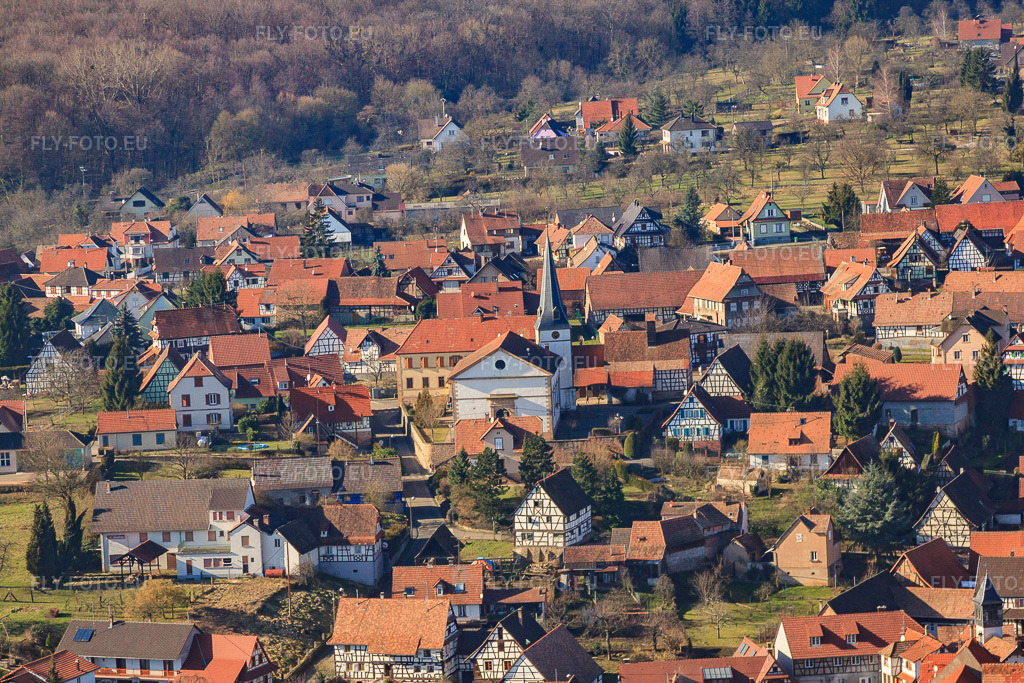 Vue aérienne: Église à Lampertsloch dans le département Bas Rhin, France – .Photo: IMG_37408.jpg prise le 07/02/2011 par Werner Riehm/FLY-FOTO.eu – Résolution de l'original: 4752 x 3168 px