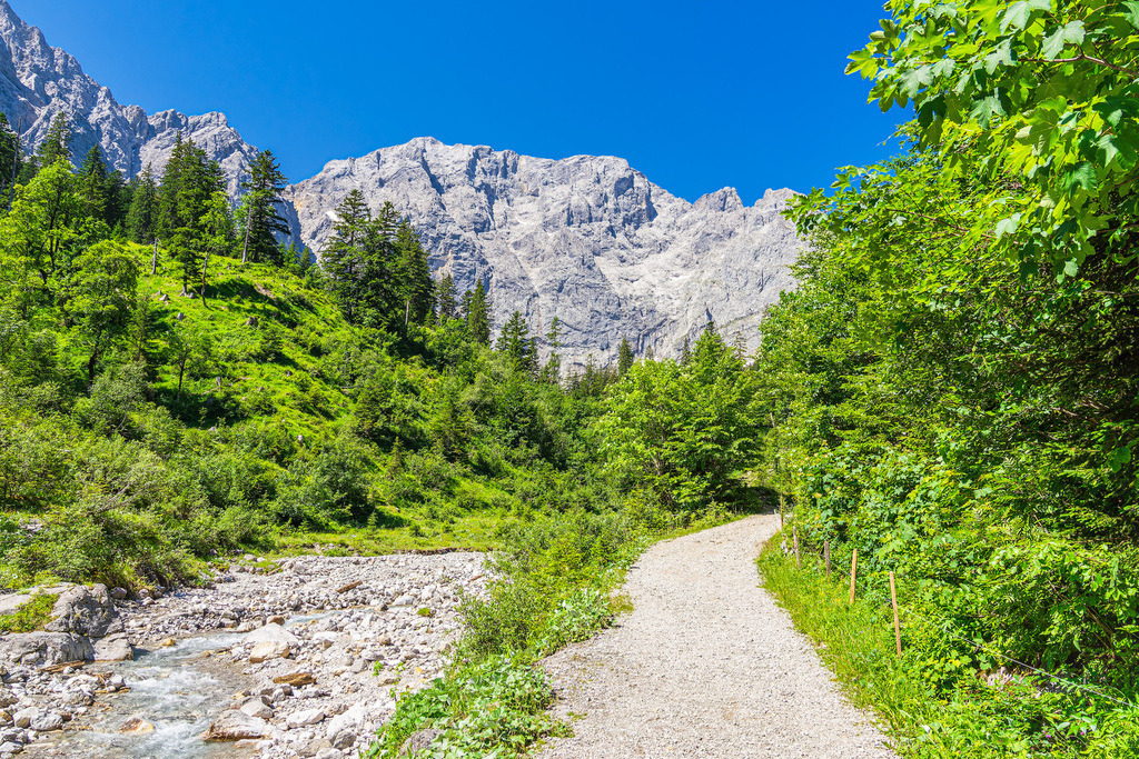 Landschaft  im Rißtal bei der Eng Alm in Österreich | Landschaft  im Rißtal bei der Eng Alm in Österreich.