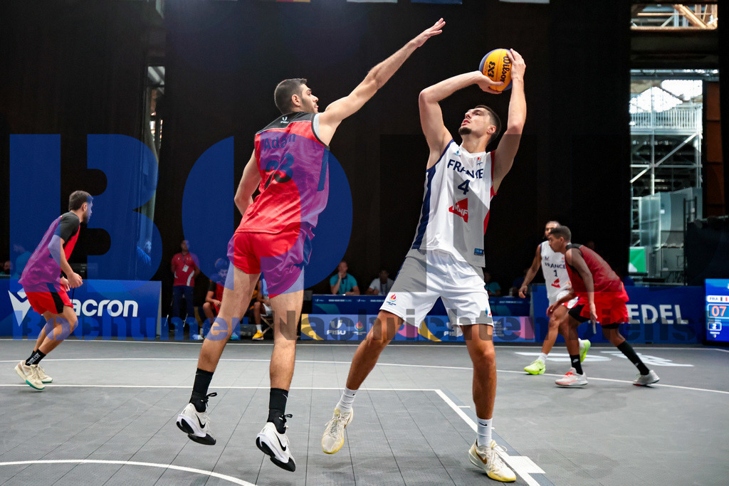 SES_TTG3X320250718-1742 | bond - Realisiert mit Pictrs.com