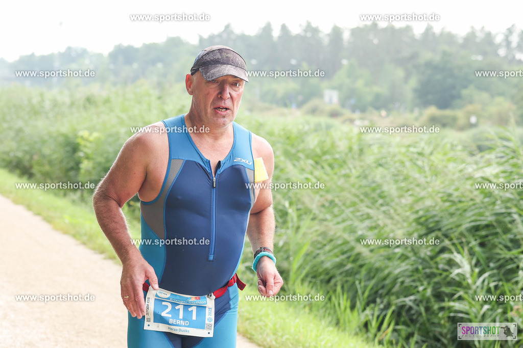 LUR_1526 | 34. M-net Erlanger Triathlon 2025 #erlangertriathlon  #mnettriathlon2025 #mnettriathlon #team #olympischedistanz #mitteldistanz #triathlon #maindonaukanal  #erlangertriathlon2025 #yourpictrs #tv1848 #tv1848erlangen  #triathlonbayern #sportinerlangen #demsportverbunden #sportshot_your_pictrs Copyright: www.sportshot.de