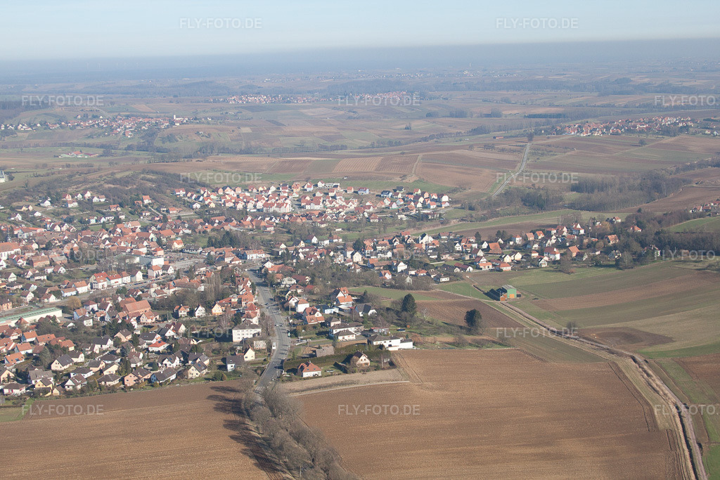 Luftbild: Ortsansicht in Soultz-sous-Forêts im Bundesland Bas-Rhin in Frankreich. Foto: IMG_37443.jpg vom 07.02.2011 durch Werner Riehm/FLY-FOTO.de