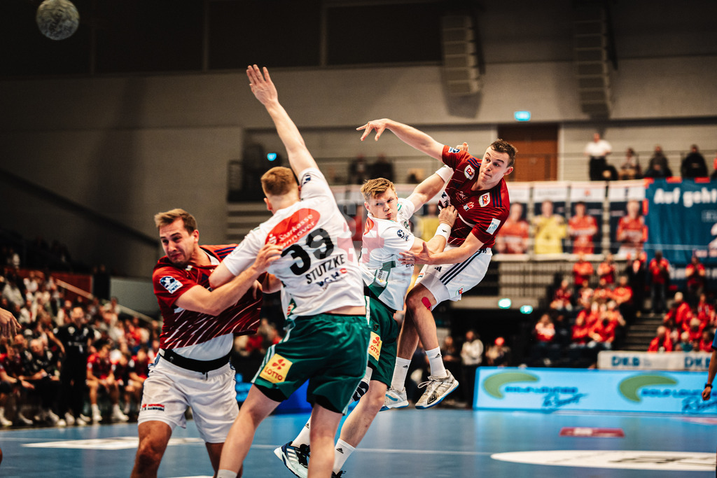 Handball | Männer | Saison 2024/2025 | DAIKIN Handball-Bundesliga | 8. Spieltag || Handball Sport Verein Hamburg vs. TSV Hannover-Burgdorf | 24.10.2024 | Moritz Sauter (#33, Handball Sport Verein Hamburg) beim Wurf