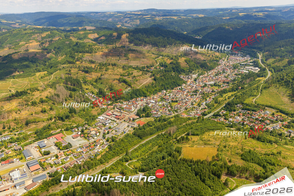 Luftaufnahme der Stadt Wallenfels - Die Luftaufnahme wurde 2025 vom UL-Flugzeug heraus erstellt ( keine Drohne ) - Hochauflösende Luftaufnahme - für professionelle Ausdrucke geeignet. Die Geschenkidee !Mit Lizenz und Bildrechte bestellbar