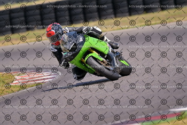 26bt05-1570 | markuskiefer.com - Realisiert mit Pictrs.com