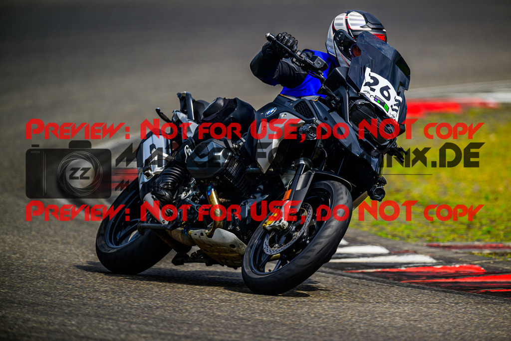 MaZZes_FotoMatrix_240717_6007705_5978 | INST