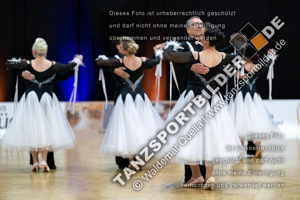 20230513-10114 | Hier finden Sie Tanz Bilder vom Latein und Standard Formationen tanzen. Sportbilder vom Tanzsport. Schöne Fotos und von Weltmeisterschaft, Europameisterschaft, Bundesliga, Regionalliga, Oberliga und Landesliga sowie von GOC Stuttgart, DanceComp, WM Bremen