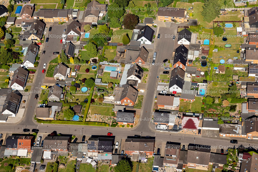Luftbild Bedurg-3338 | Luftbildfotografie und Luftbild Bedurg Luftaufnahme Wohngebiet einer Einfamilienhaus- Siedlung in Bedburg im Bundesland Nordrhein-Westfalen, Deutschland - Realisiert mit Pictrs.com