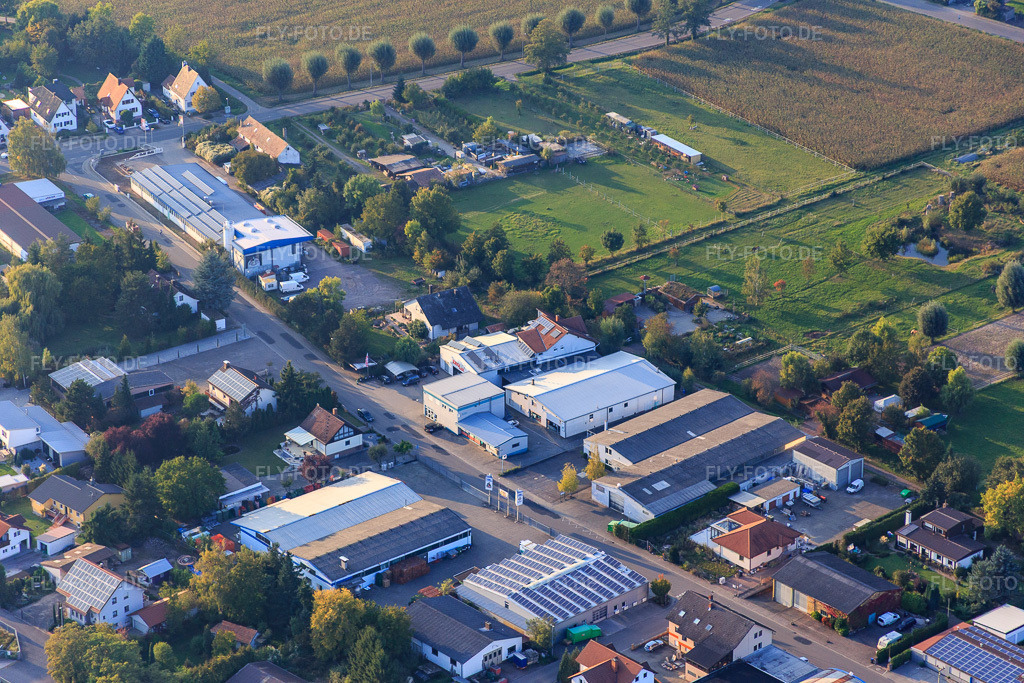 Luftbild: Industriegebiet Am Kleinwald aus Südosten mit Stickerei Rieder und Getränke-Trauth GbR Inh. N. & C. Lachomski in Herxheim bei Landau im Bundesland Rheinland-Pfalz in Deutschland. Foto: IMG_073908.jpg vom 03.10.2014 durch Werner Riehm/FLY-FOTO.deWWW.RIEDER-STICKEREI.DE
