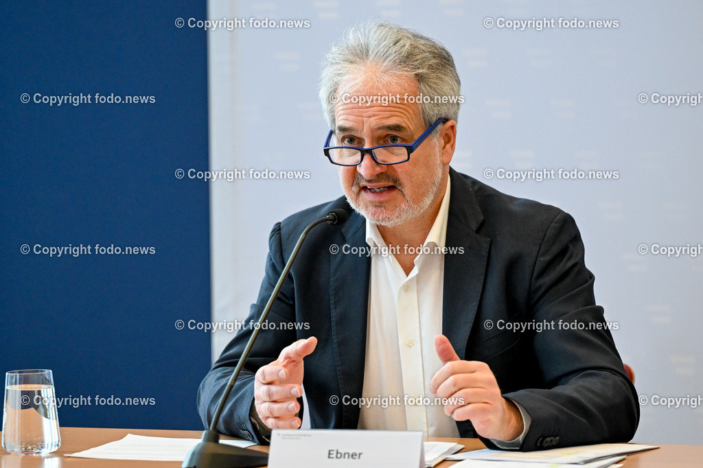 Landespolizeidirektion Oberoesterreich_ Pressekonferenz_ Homeinvasion_ 25.01.2024-20 | 25.01.2024, Landespolizeidirektion Oberoesterreich, AUT, Pressekonferenz LPD Ooe, geklaerte schwere Straftat, Homeinvasion, im Bild Alois Ebner (Leitender Staatsanwalt Ried/Innkr.)