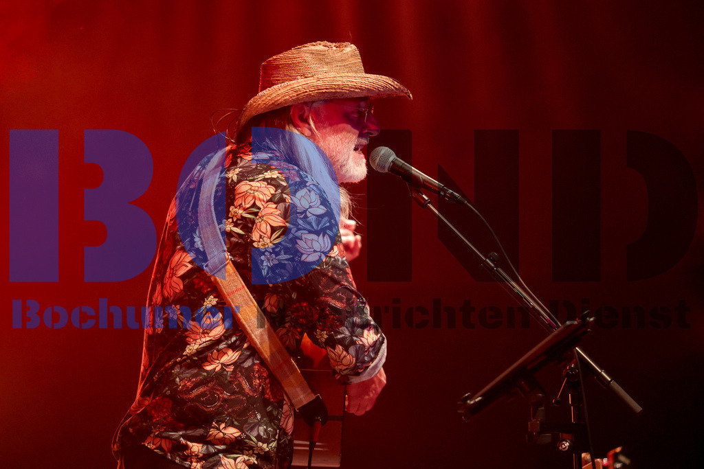 Bochum total 2024 - Die Feuersteins  {date} -  | {headline}(Foto: Sebastian Sendlak / BOND) - Realisiert mit Pictrs.com