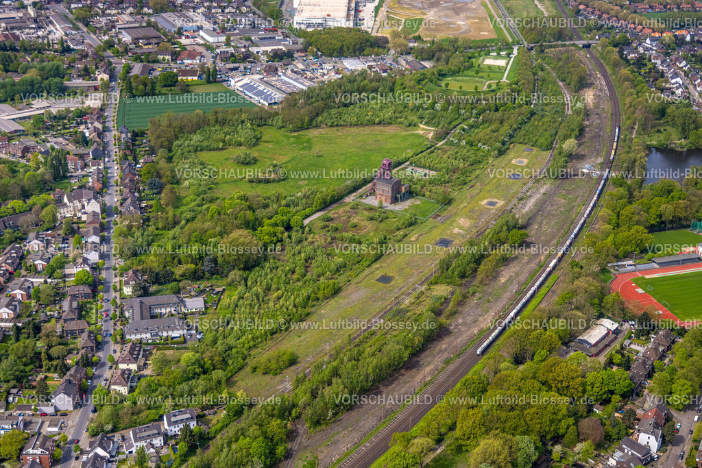 Oberhausen240401929 | Luftbild, historisches Zechenfördergerüst Schacht 1 Zeche Sterkrade, Bahngleise und Güterzug, Schwarze Heide, Oberhausen, Ruhrgebiet, Nordrhein-Westfalen, Deutschland