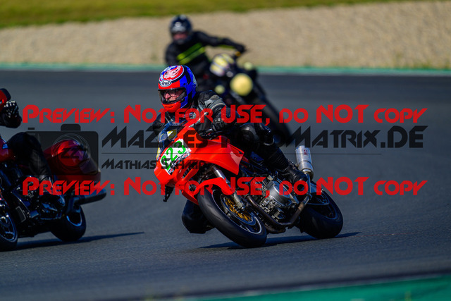 MaZZes_FotoMatrix_240724_6007705_2-355 | GELB