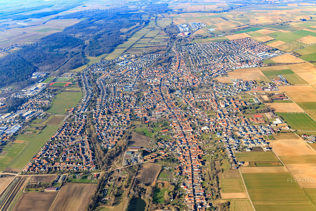 Luftbild: Stadtübersicht von Osten in Herxheim bei Landau im Bundesland Rheinland-Pfalz in Deutschland. Foto: IMG_125741.jpg vom 02.03.2021 durch Werner Riehm/FLY-FOTO.de