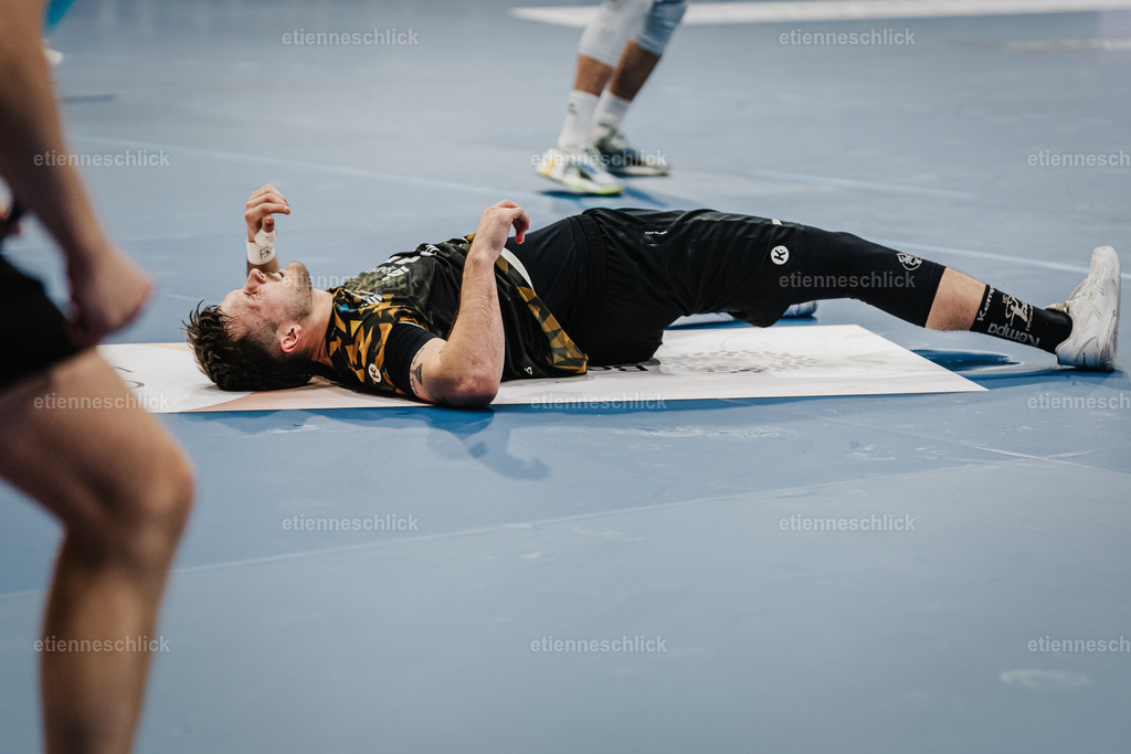 HC Elbflorenz 2006 - TV 05/07 Hüttenberg, 2. Handball-Bundesliga, 6. Spieltag | Im Bild: Timo Löser (55, Dresden) liegt am Boden 04.10.2026, HC Elbflorenz 2006 - TV 05/07 Hüttenberg, 2. Handball-Bundesliga, 6. Spieltag, Deutschland, Dresden, BallsportArena Dresden