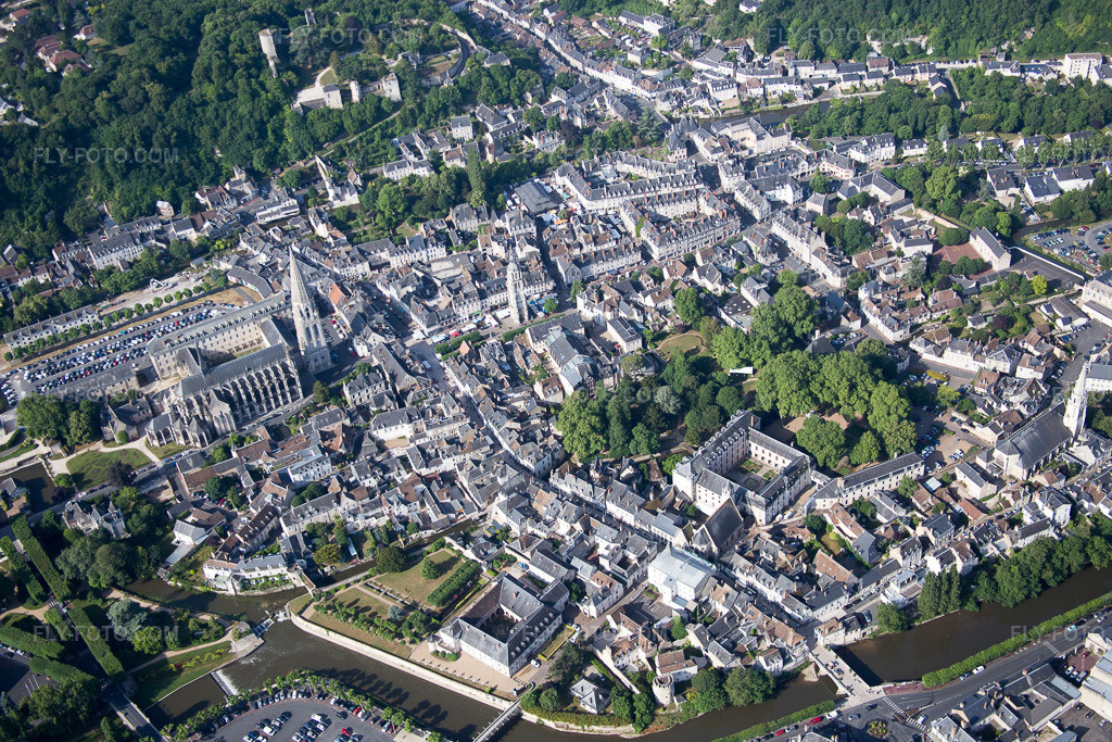 Aerial view: View of the town in Vendôme in the state Loir et Cher, France.Photo: IMG_081080.jpg taken on 06/19/2015 by Werner Riehm/FLY-FOTO.comResolution of the original: 5472 x 3648 px
