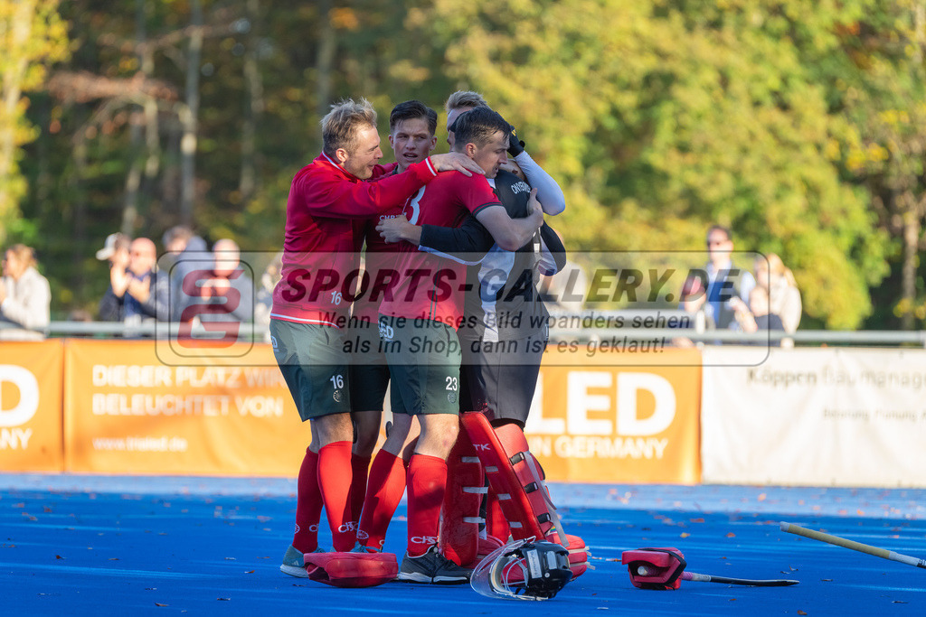 HK_20241103_108601 | 1. Bundesliga Herren Crefelder HTC - Hamburger Polo Club am 3.11.2024 CHTC Krefeld, Krefeld , van Ehren Christian ( Crefelder HTC #16 ) , Julius Hayner ( Crefelder HTC #6 ) , Niklas Wellen ( Crefelder HTC 10 ) , Boomes Anton ( Crefelder HTC #23 ) , Joshua Onyekwue Nnaji Torwart ( Crefelder HTC #29 )
