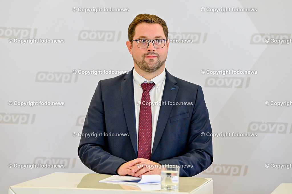 Pressekonferenz OeVP Oberoesterreich_ OOeVP-Kandidatenteam für die Nationalratswahl 2024_ 01.07.2024-29 | 01.07.2024, Linz, AUT, Pressekonferenz OeVP Oberoesterreich, OOeVP-Kandidatenteam für die Nationalratswahl - Stark fuer Oberoesterreichs Interessen, im Bild Florian Hiegelsberger (VP, Parteimanager OoeVP)