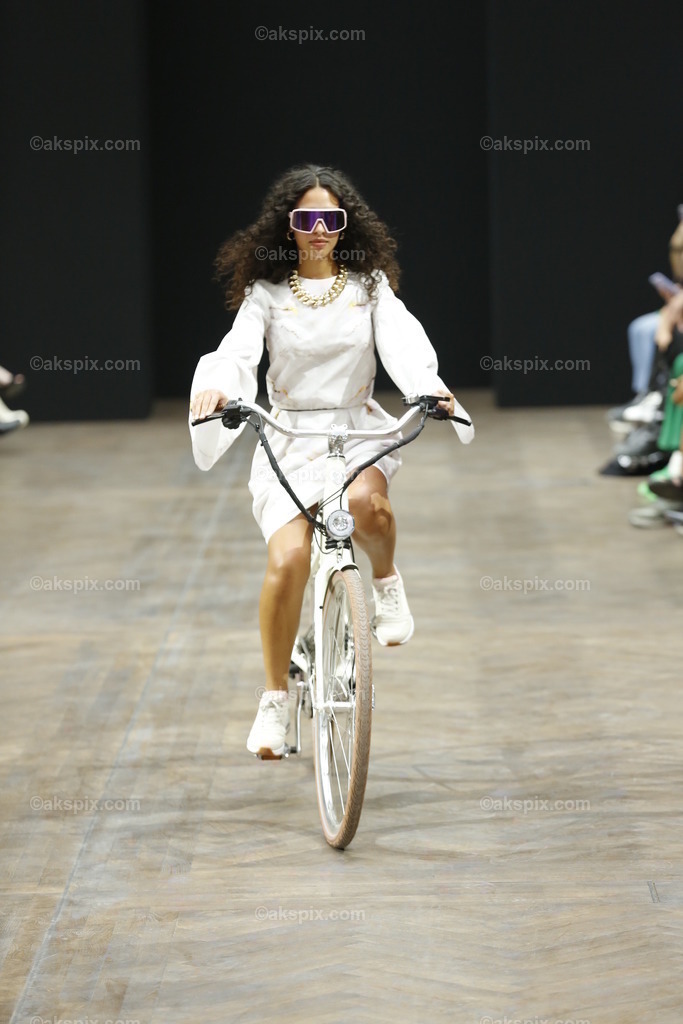 _76A4339 | Die Bildagentur Akspix ist eine Online-Bildagentur und bietet professionelles und kreatives Bildmaterial Royalty free und Rights Managed. Bildarchiv Akspix bietet eine große Auswahl an kreativen und klassischen Motiven.Frankfurt Fotograf, Fotoshooting