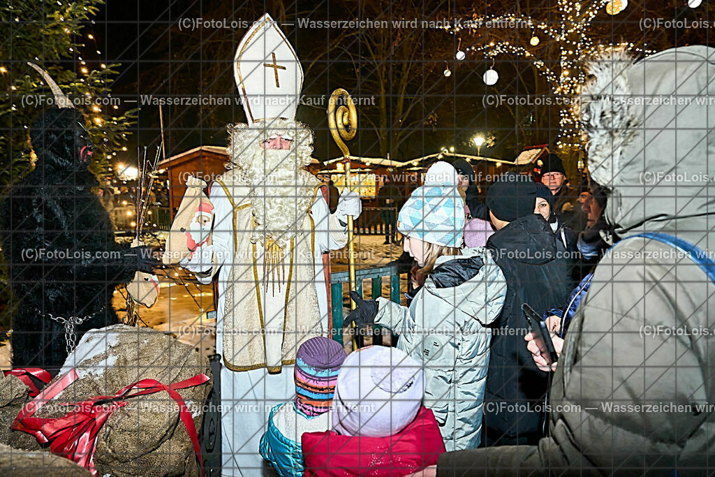 ALP4830_Wieselburger Advent_NikolausAbend | (C)FotoLois.com, Alois Spandl, WIESELBURGER ADVENT, der Nikolaus kommt zu den Kindern und bringt Geschenke, Fr 8. Dez. 2023.