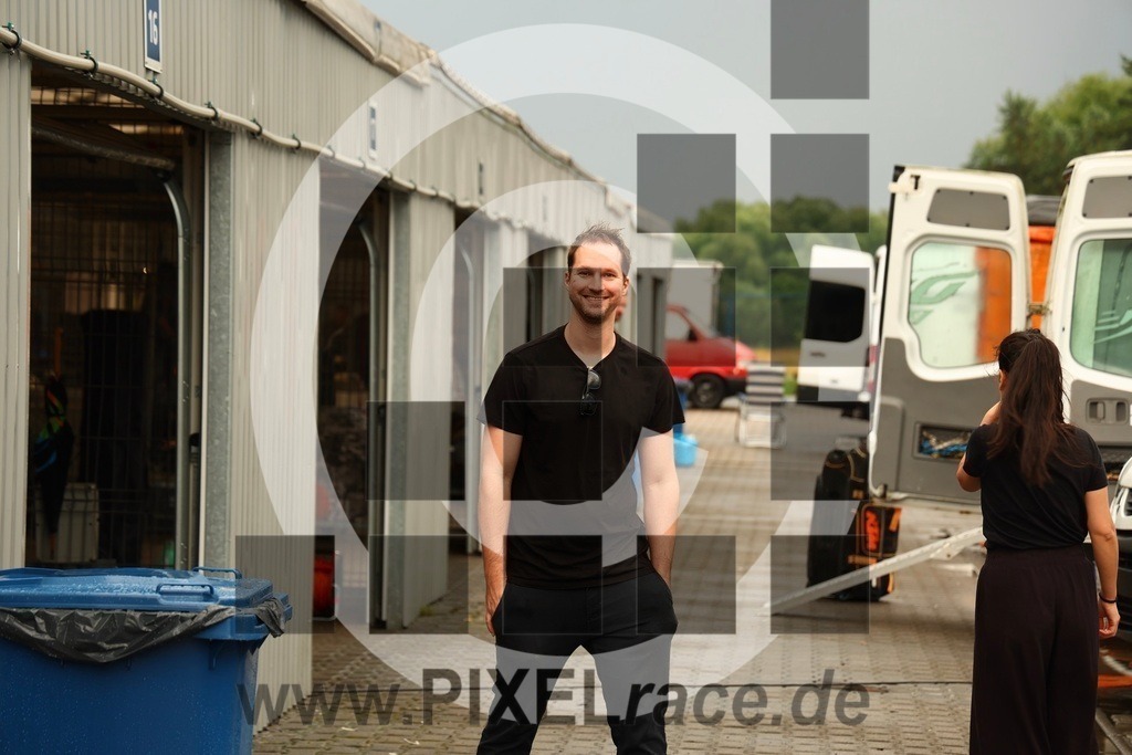 social-20240604_33466 | Schöne Erinnerungen an spannende Momente - das festzuhalten ist unser Job. PIXELrace.de ist seit 2003 auf den Rennstrecken Europas unterwegs um die Action draußen beim Fahren und die wunderbare Stimmung imm Fahrerlager für euch einzufangen.